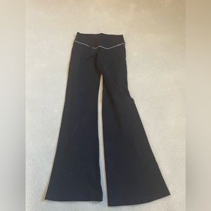 TNA black yoga pant - size XS